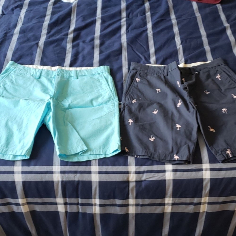 Old navy mens 32 waist slim shorts x2